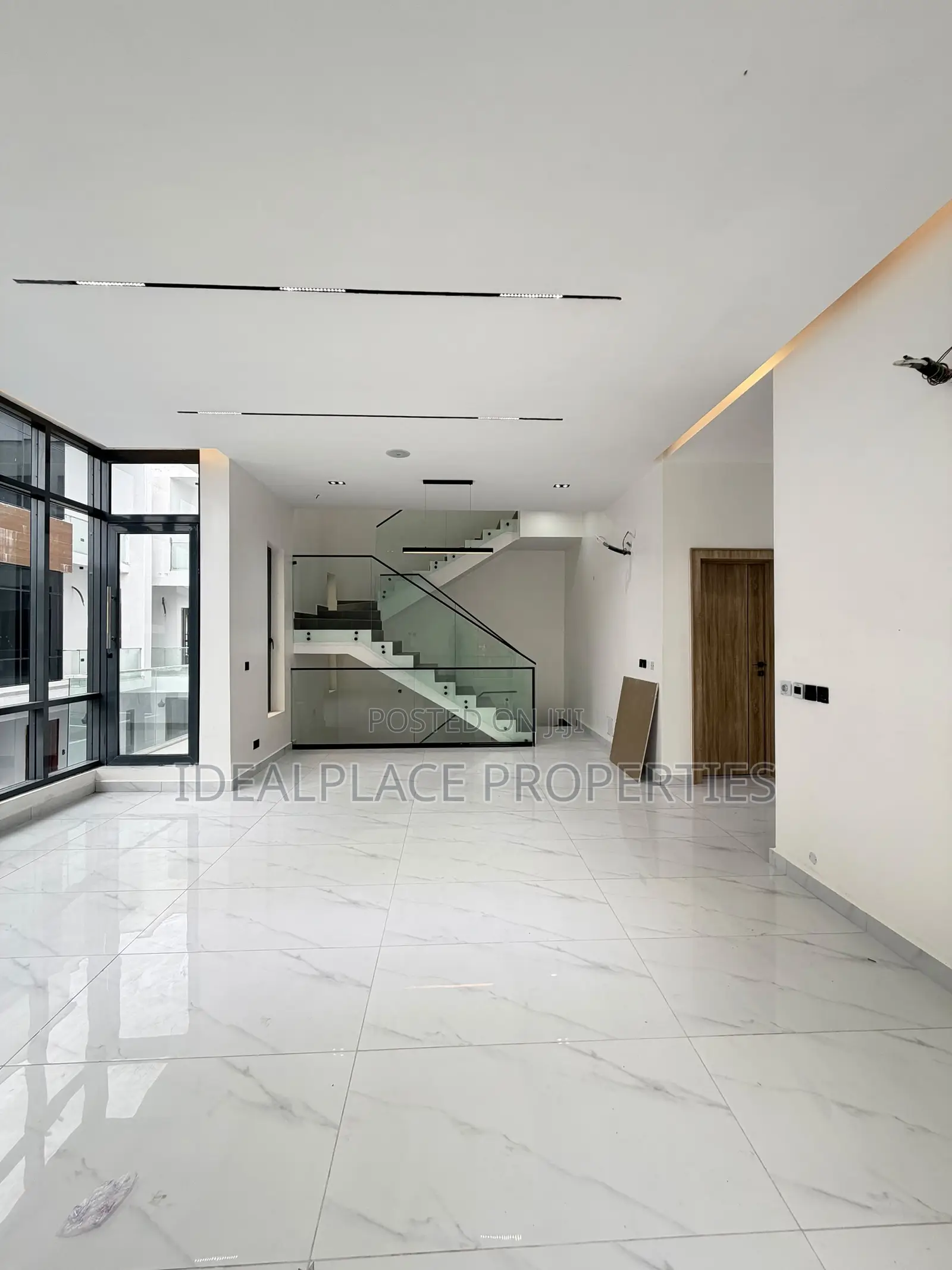 4bdrm Townhouse/Terrace in Lekki Phase 1 for sale