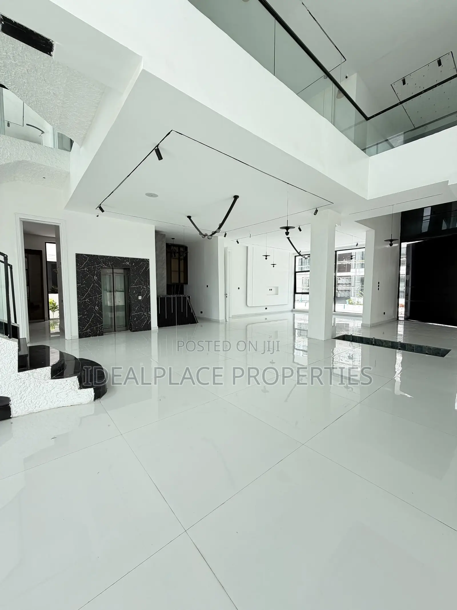 5bdrm Duplex in Osapa london for sale