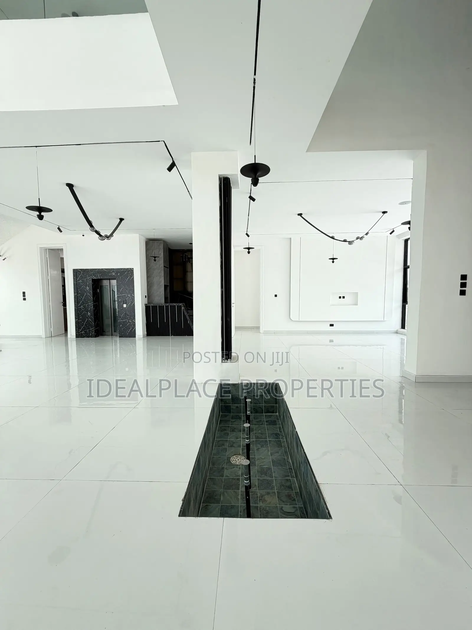 5bdrm Duplex in Osapa london for sale