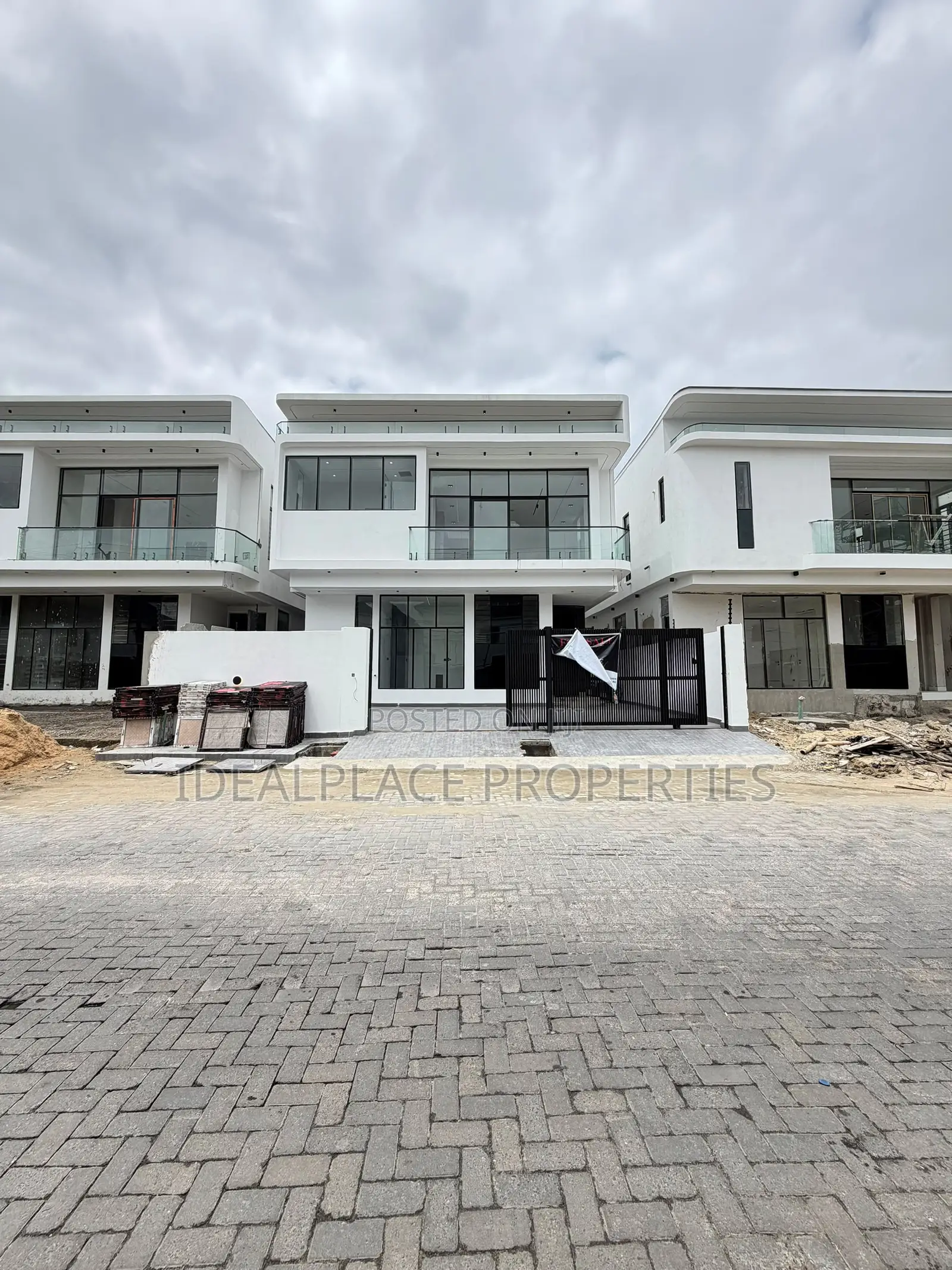 4bdrm Duplex in Lekki for sale