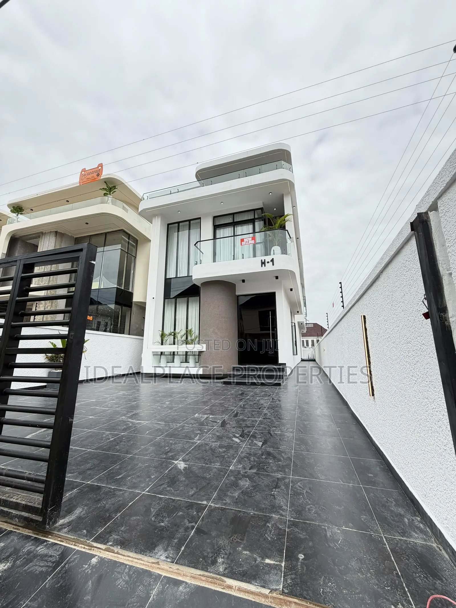 5bdrm Duplex in Lekki for sale
