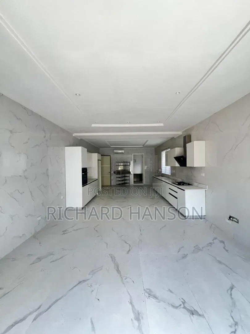 5bdrm Mansion in Banana Island for sale