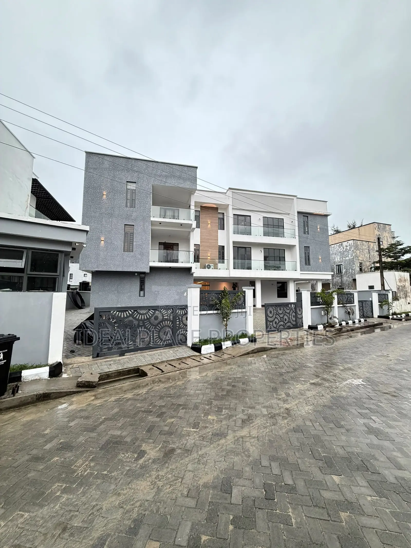 3bdrm Apartment in Osapa london for sale