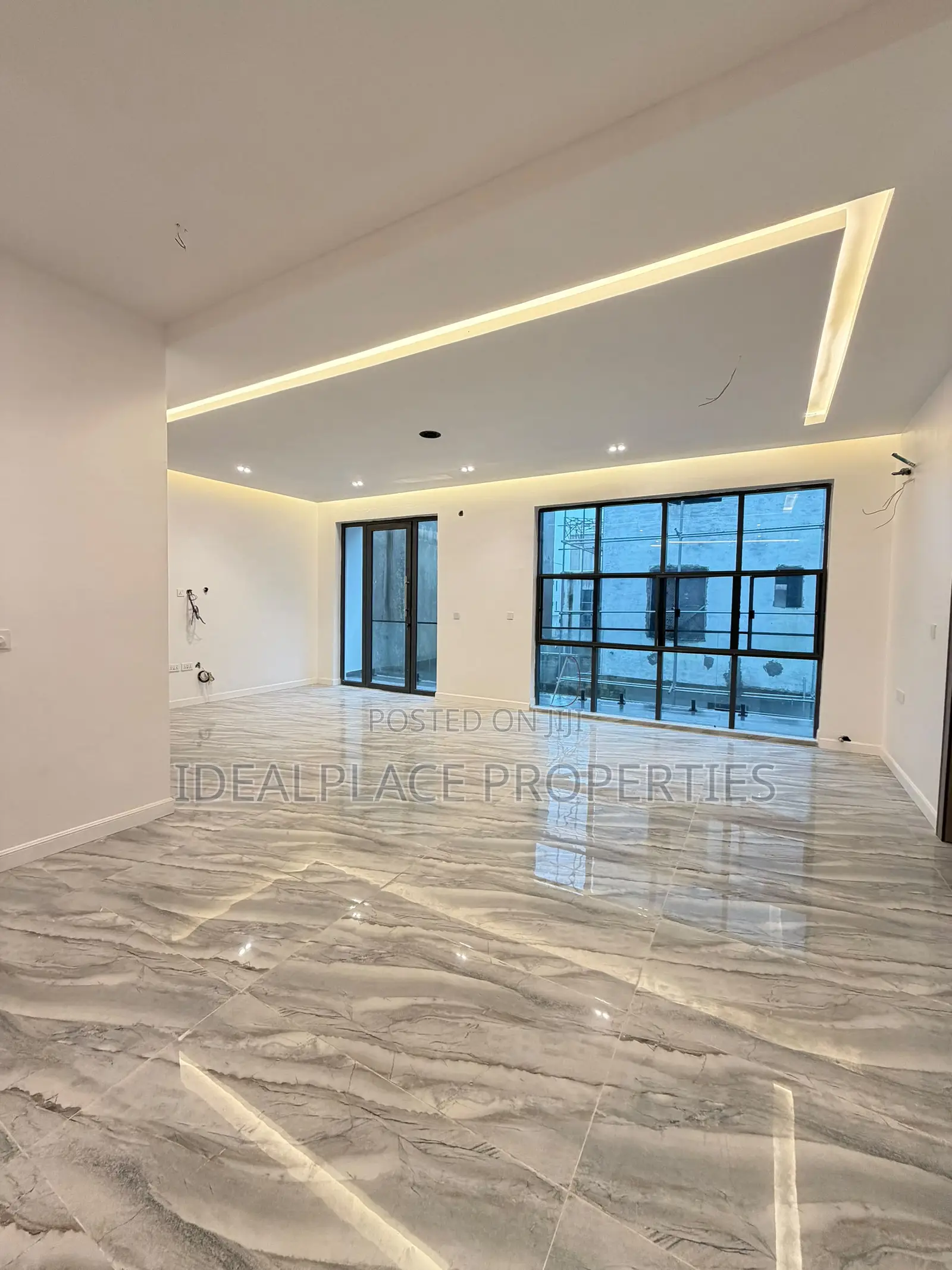 3bdrm Apartment in Osapa london for sale
