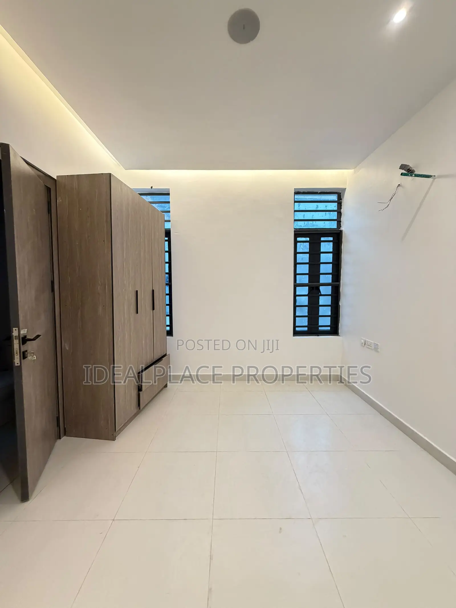 3bdrm Apartment in Osapa london for sale
