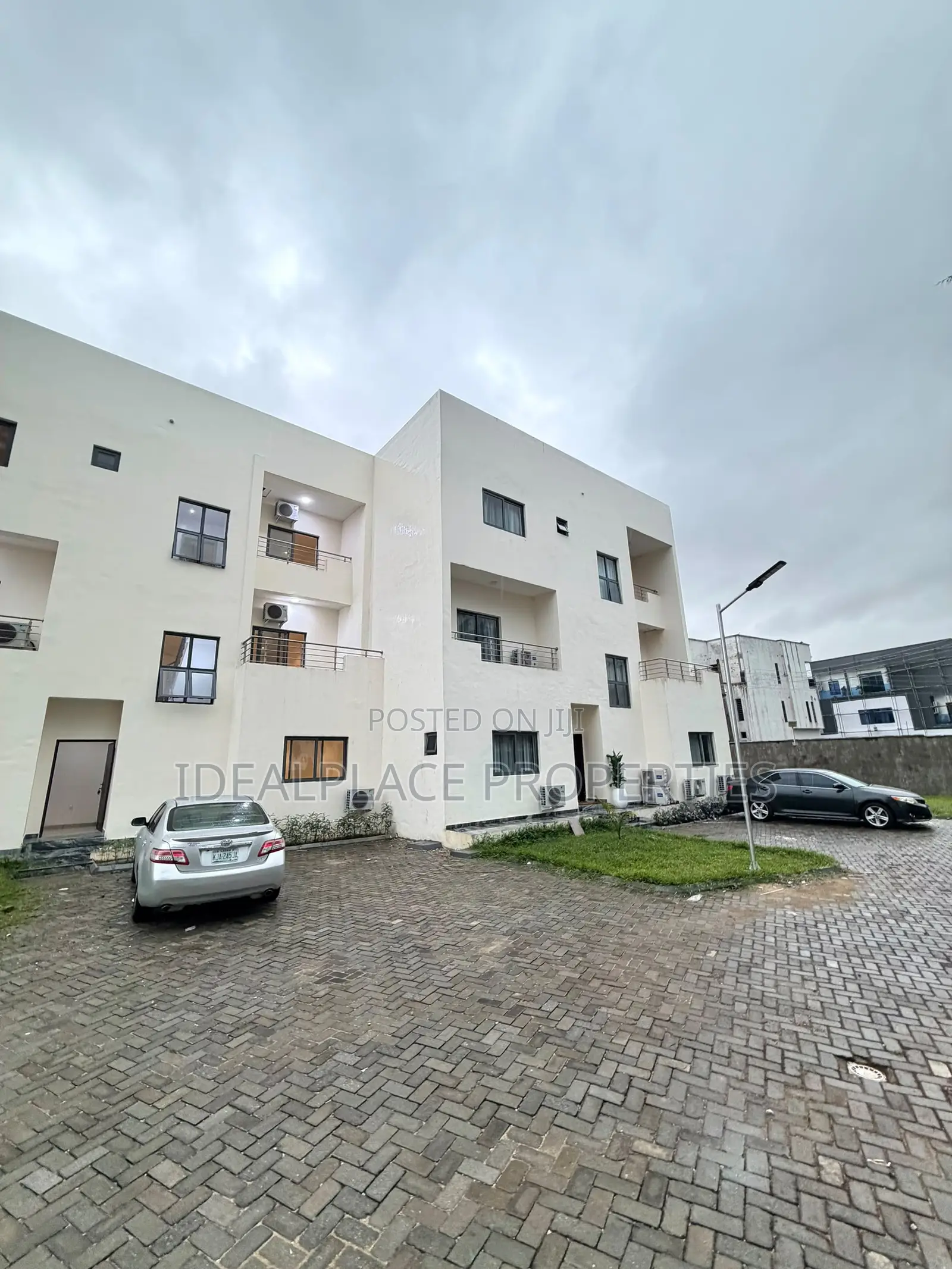 4bdrm Townhouse / Terrace in Osapa london for rent