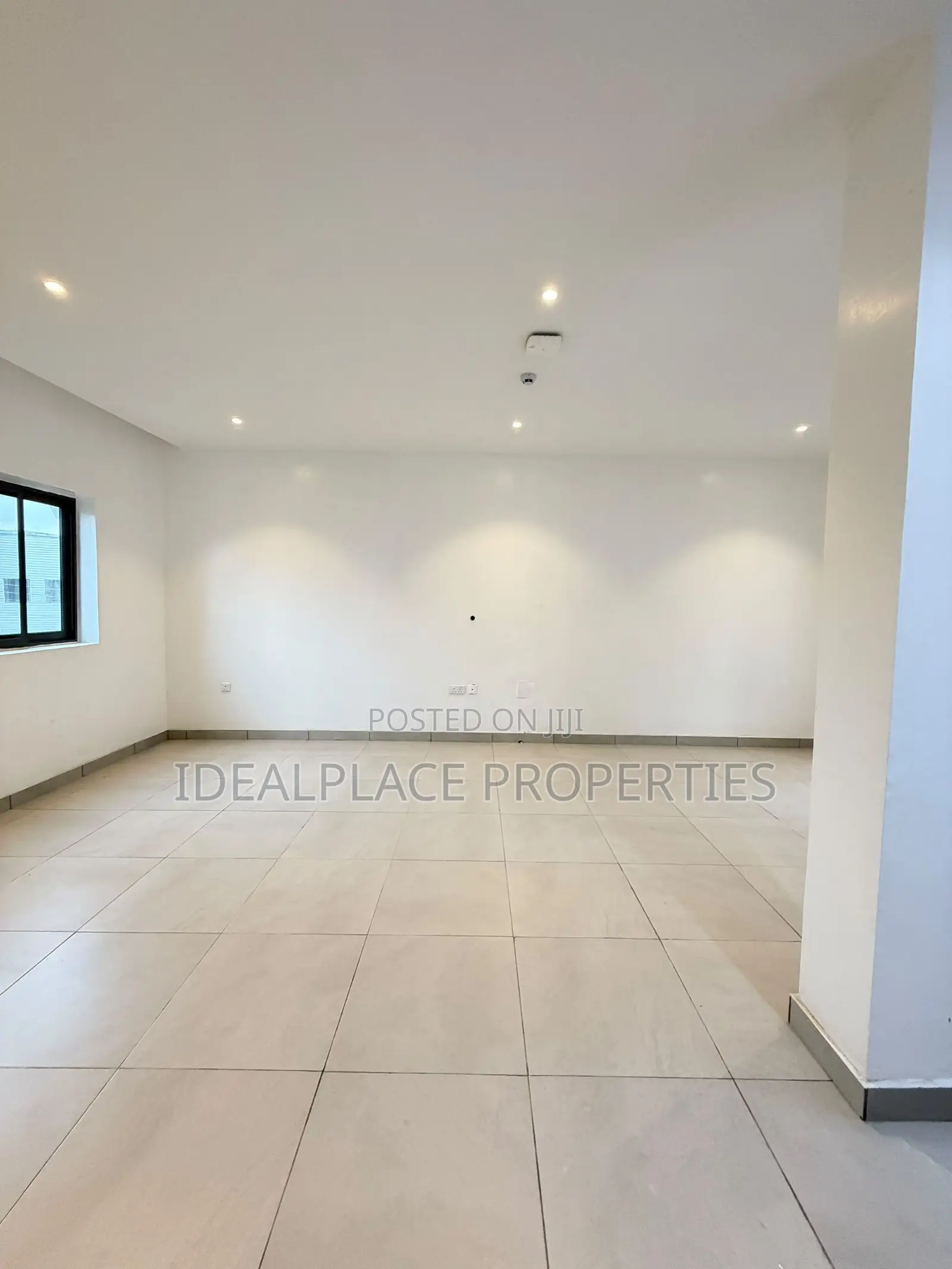 4bdrm Townhouse / Terrace in Osapa london for rent