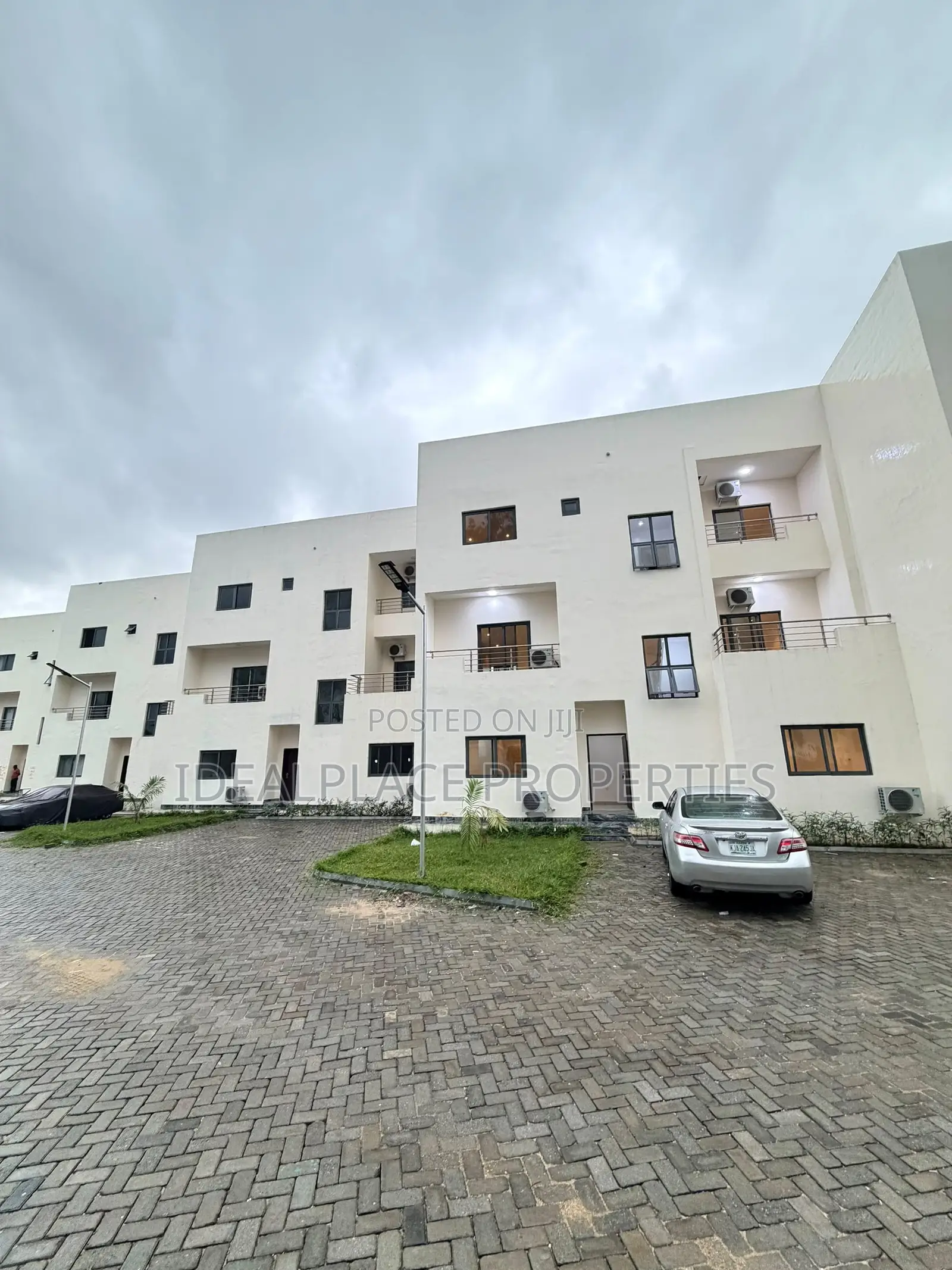 4bdrm Townhouse / Terrace in Osapa london for rent