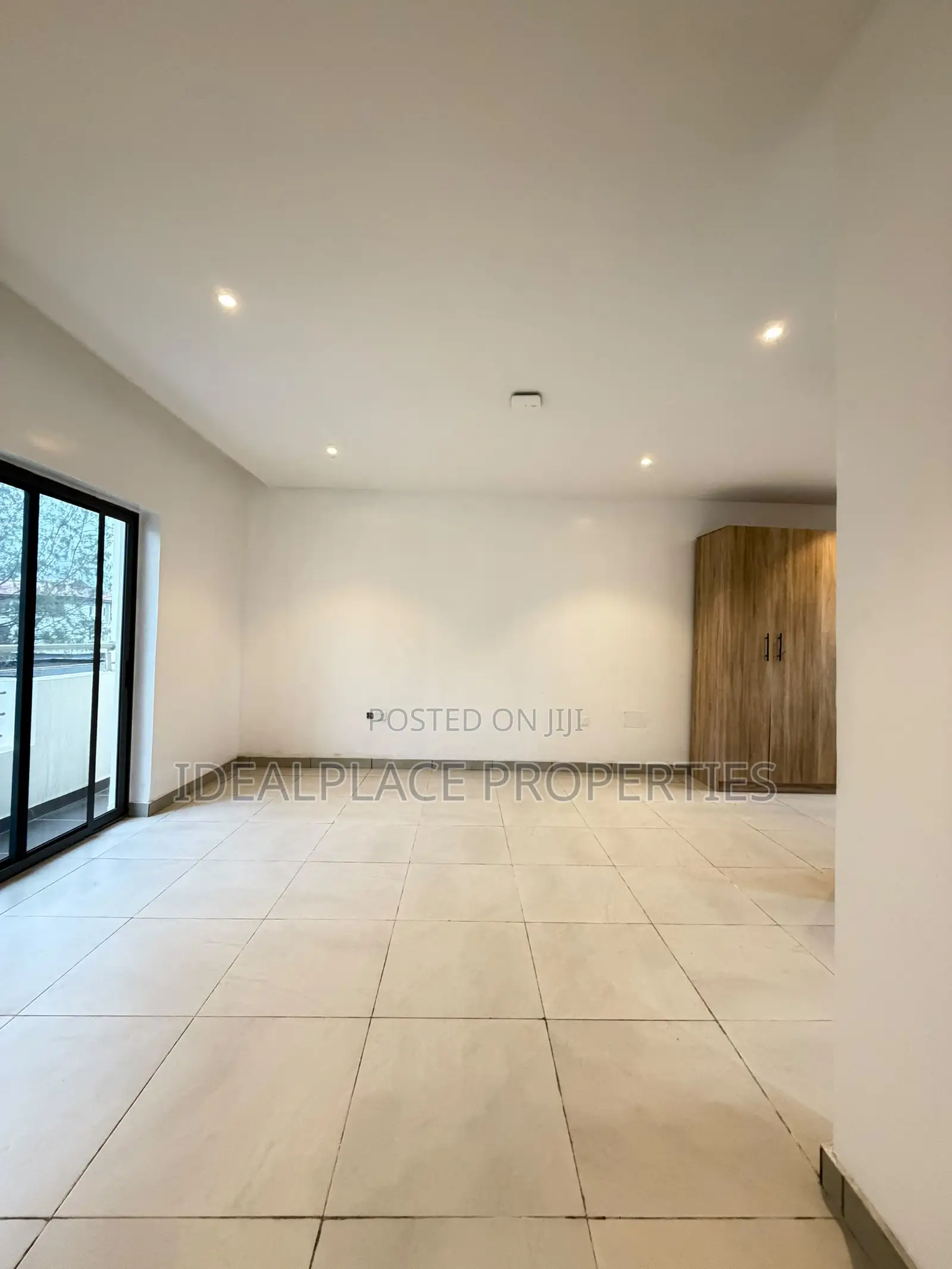 4bdrm Townhouse / Terrace in Osapa london for rent