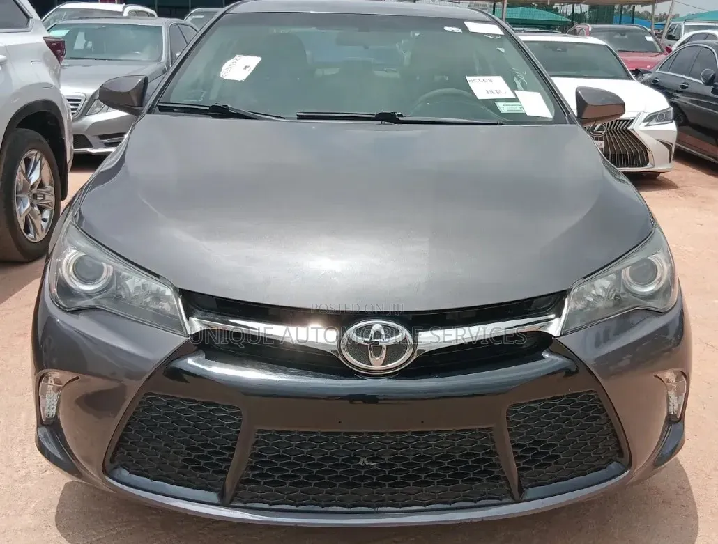 Toyota Camry SE 4dr Sedan (2.5L 4cyl 6A) 2017 Gray