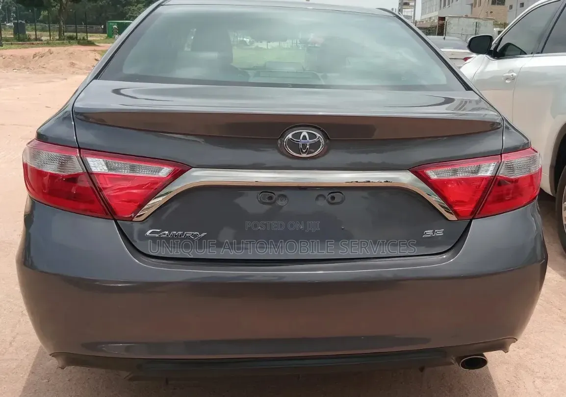 Toyota Camry SE 4dr Sedan (2.5L 4cyl 6A) 2017 Gray