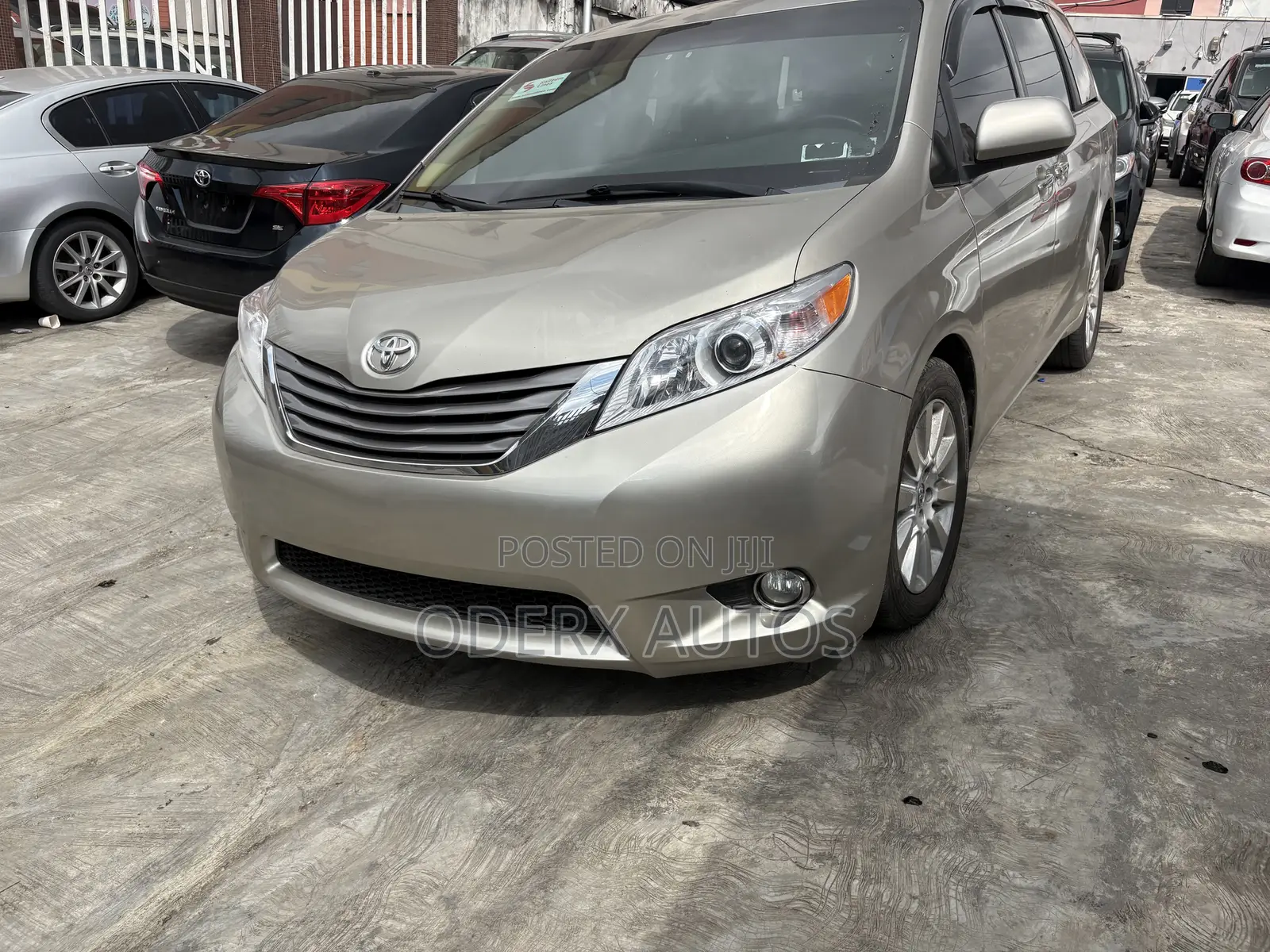 Toyota Sienna XLE Premium 7-Passenger 4dr Minivan AWD (3.5L 6cyl 6A)
