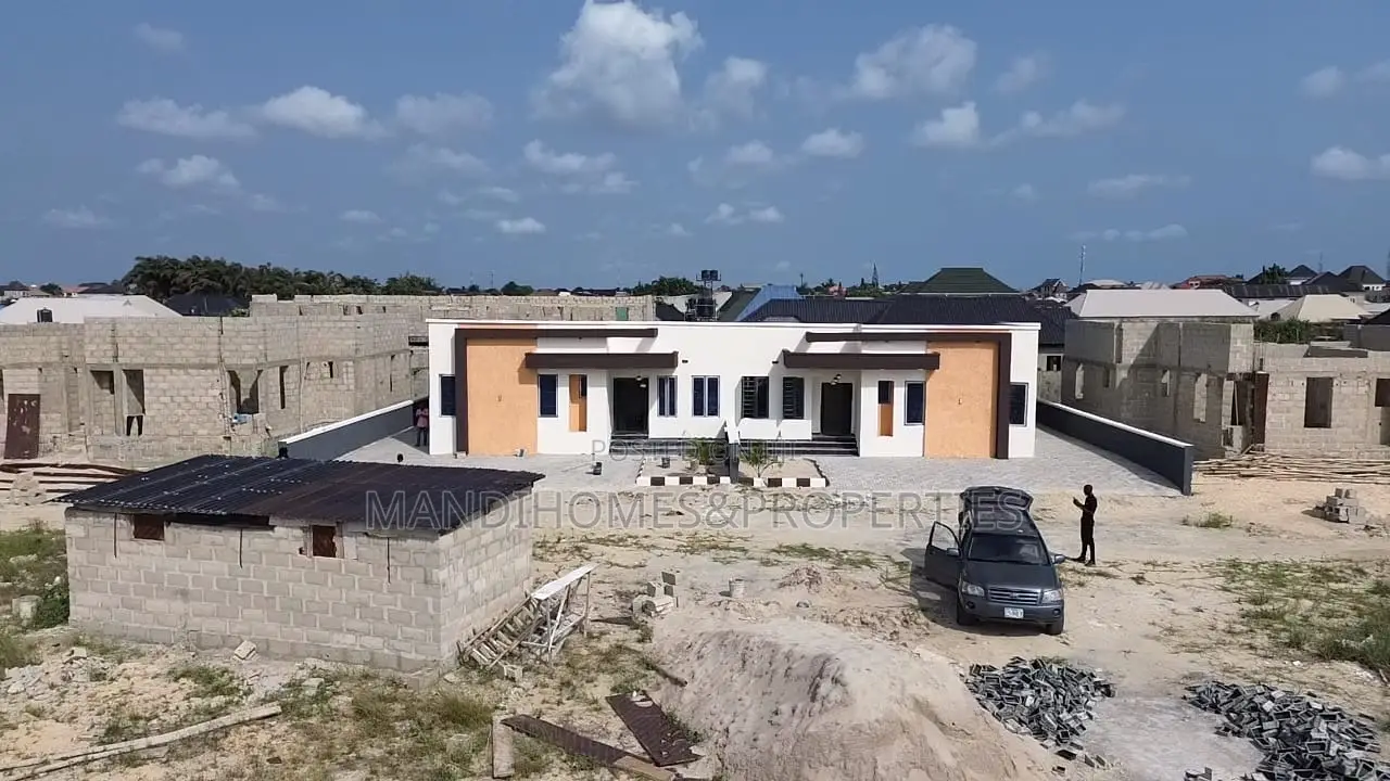 3bdrm Bungalow in Awoyaya for sale