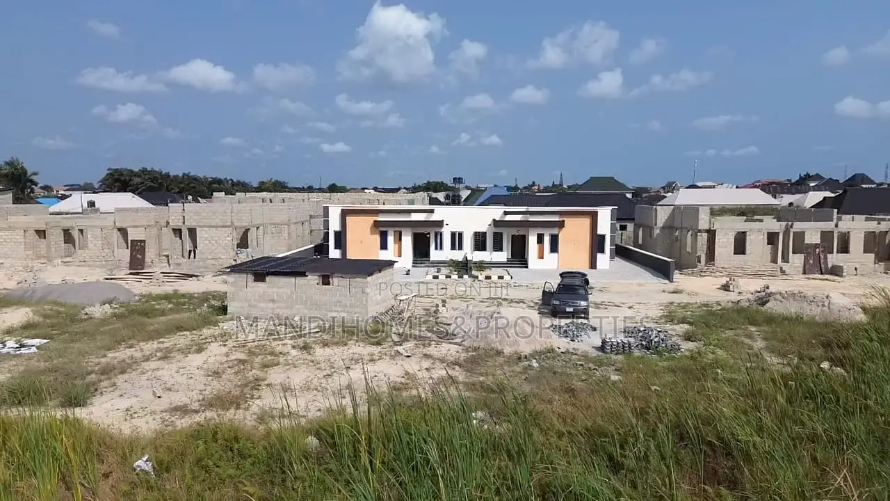 3bdrm Bungalow in Awoyaya for sale