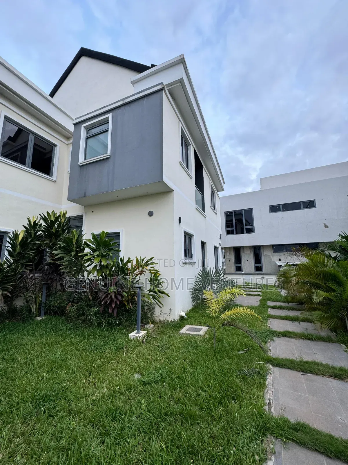 4bdrm Duplex in Cowrie Creek Ikate for rent
