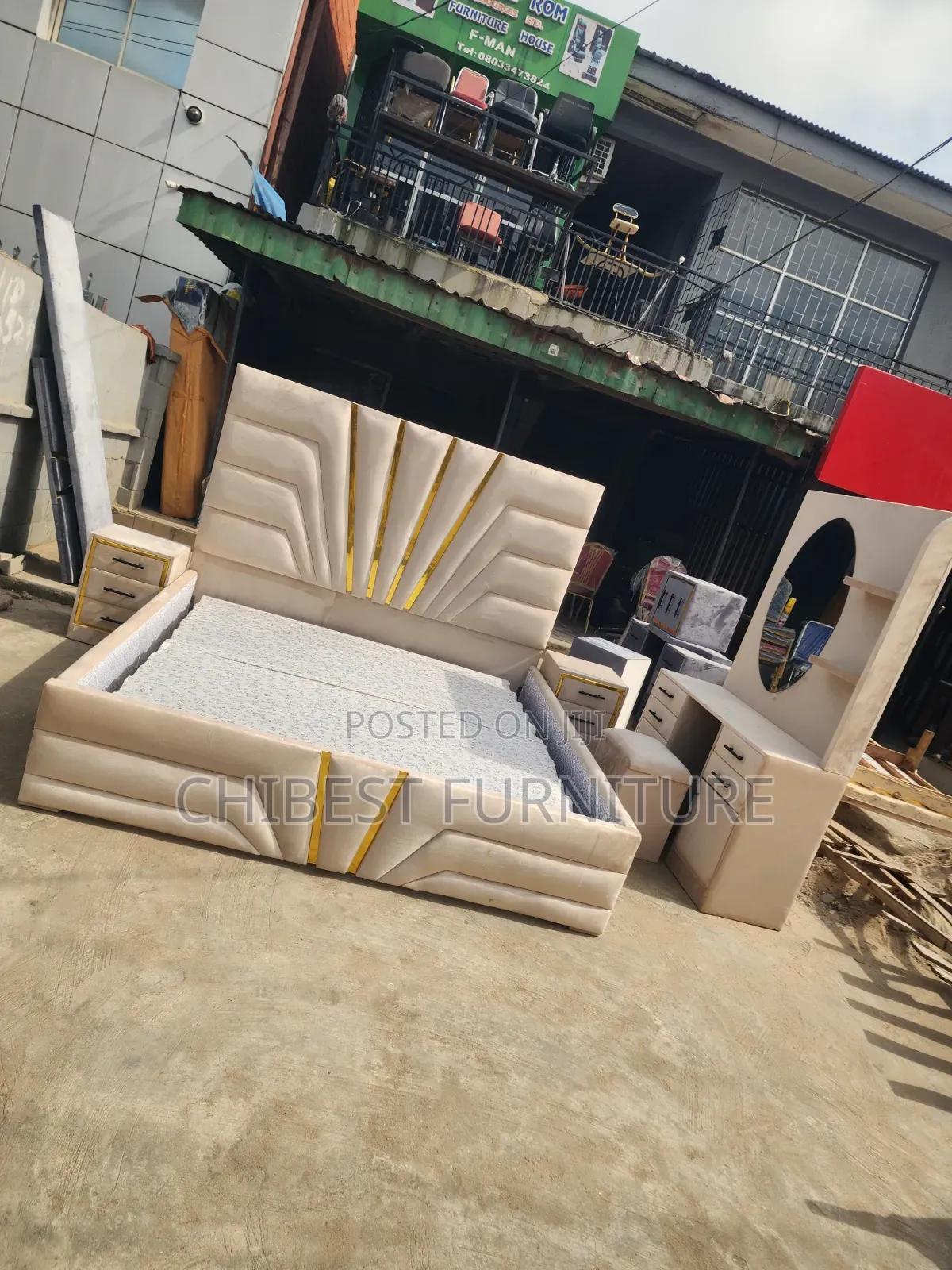 Brand New 6by6 Set of Bed Witems Its Accessories