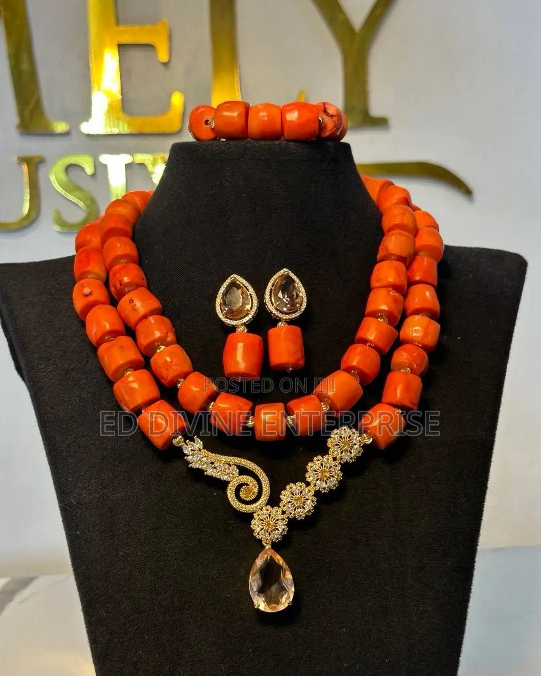 Women’s Traditional Neck Beads