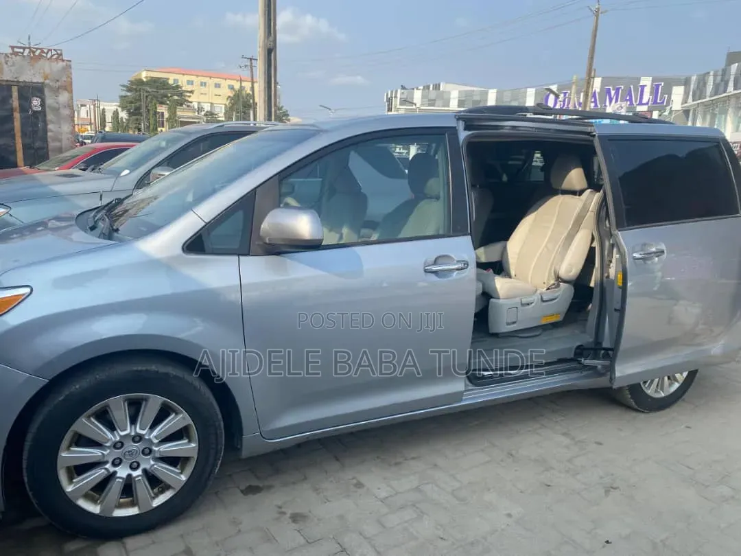 Toyota Sienna 2014 Gray