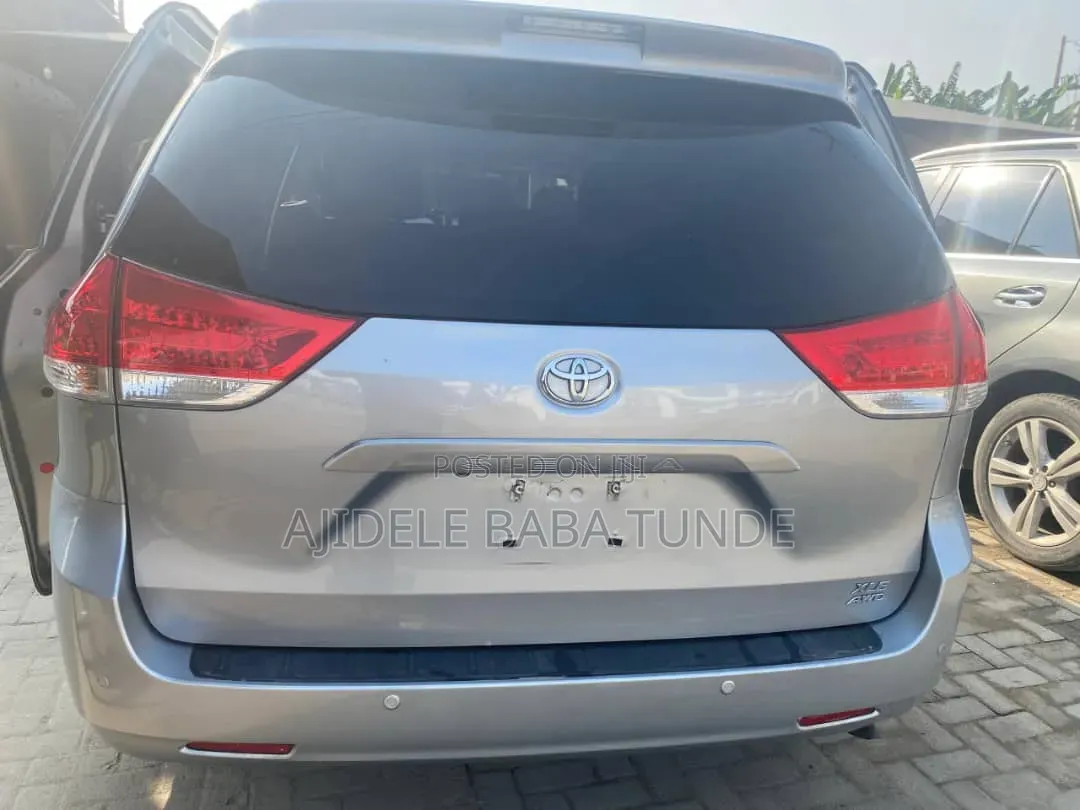 Toyota Sienna 2014 Gray