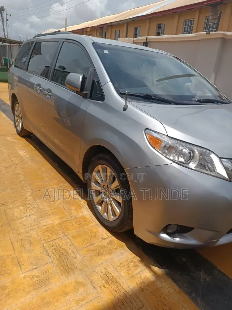 Toyota Sienna 2014 Gray