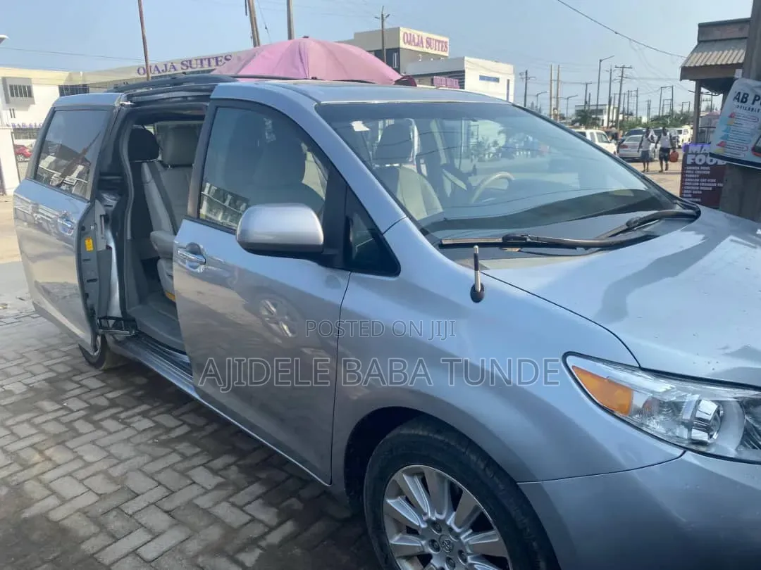 Toyota Sienna 2014 Gray
