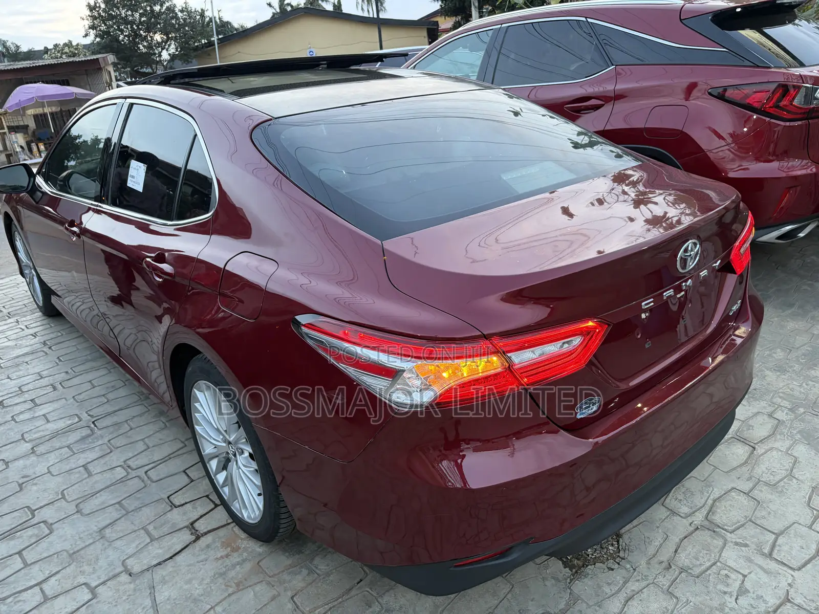 Toyota Camry XLE FWD (2.5L 4cyl 8AM) 2018 Red