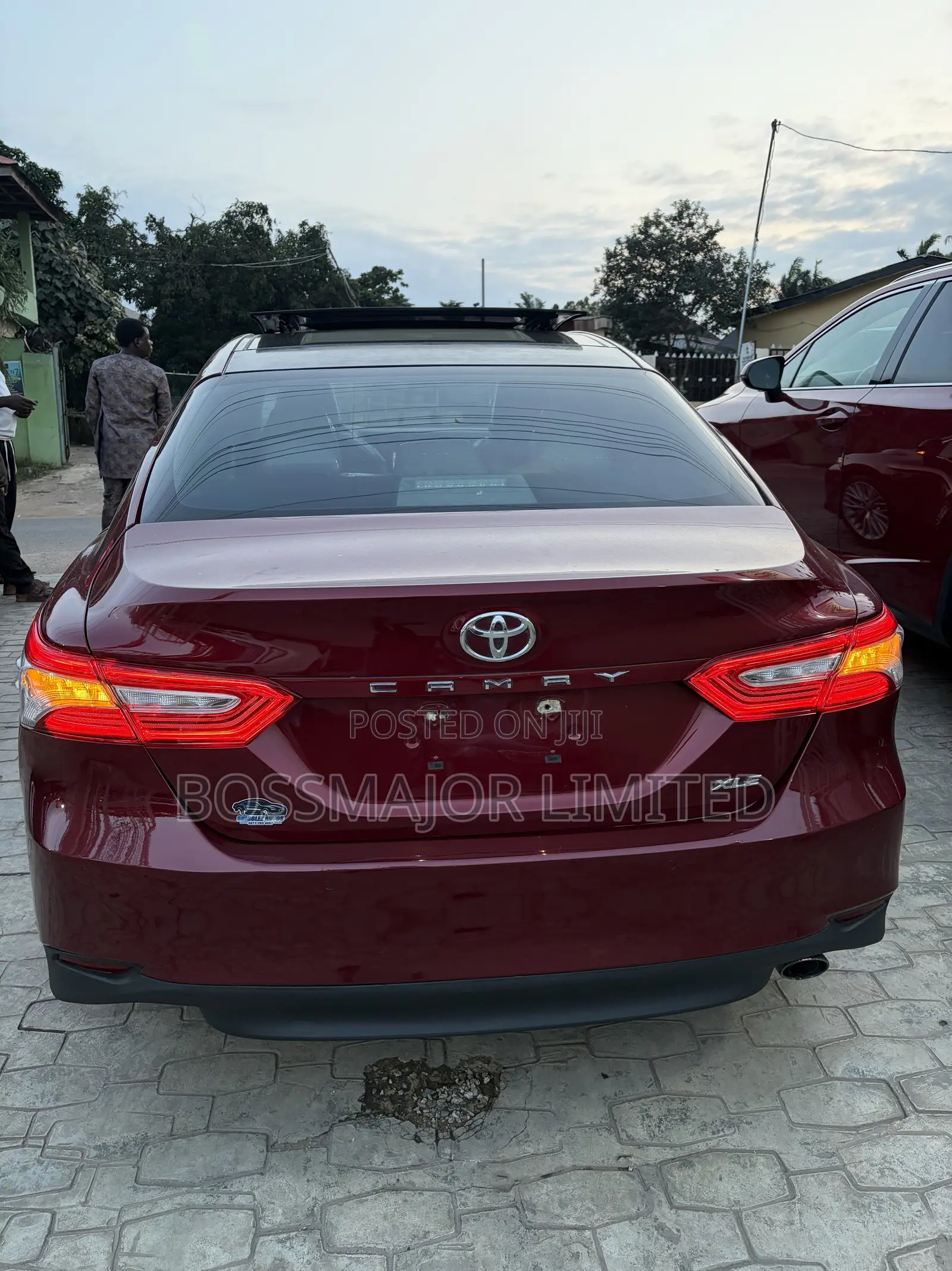 Toyota Camry XLE FWD (2.5L 4cyl 8AM) 2018 Red