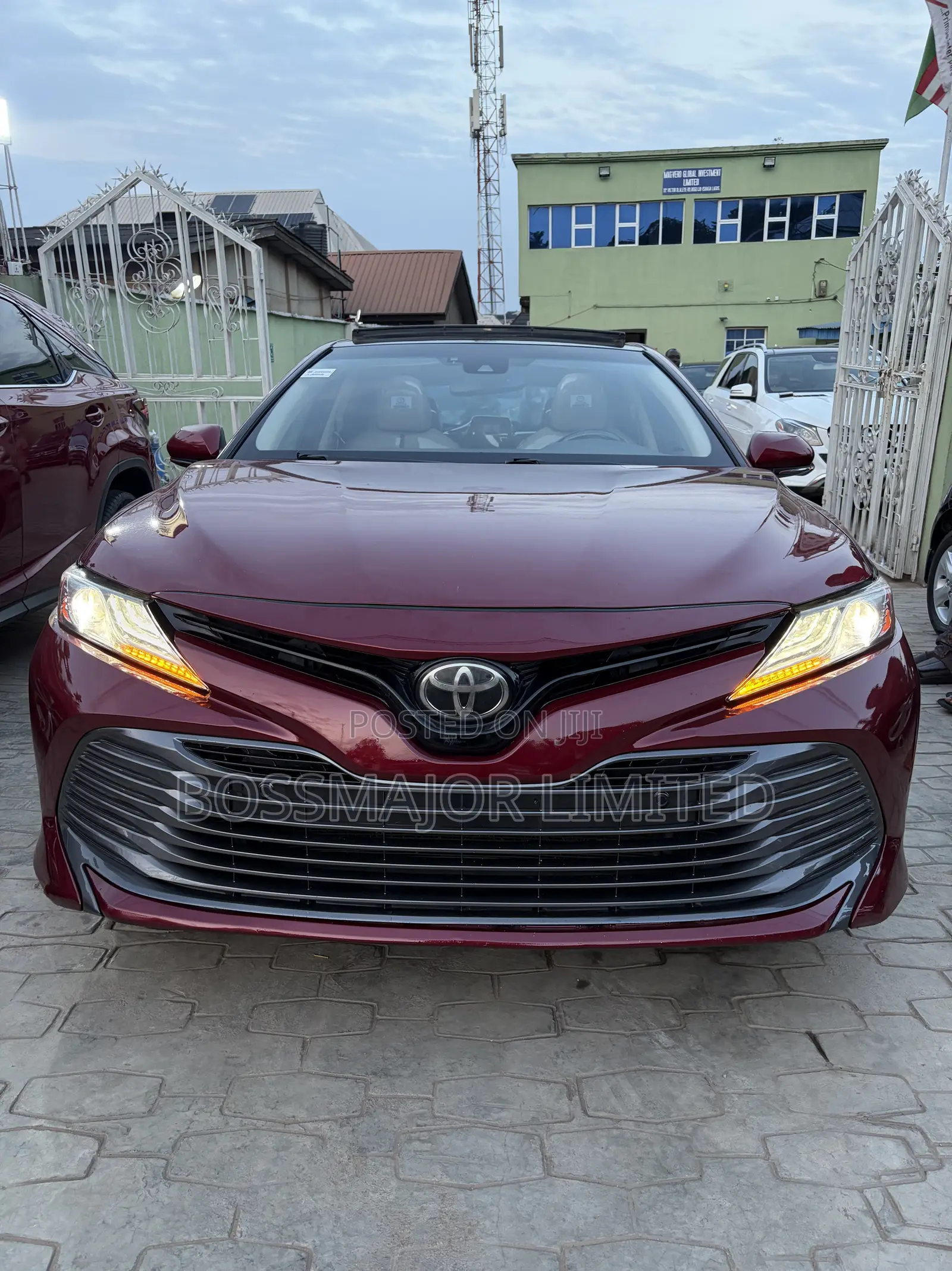 Toyota Camry XLE FWD (2.5L 4cyl 8AM) 2018 Red