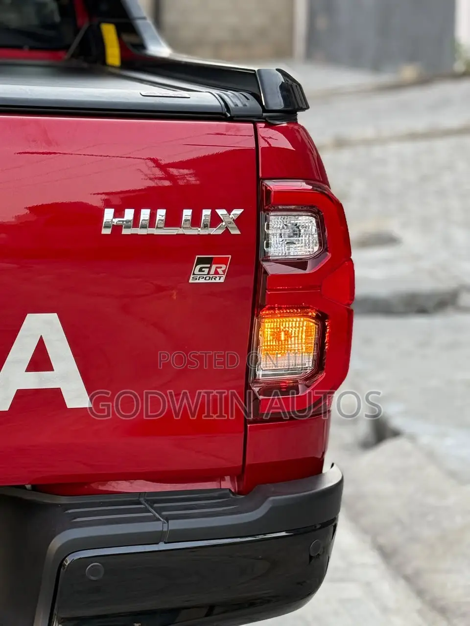 New Toyota Hilux 2023 Red