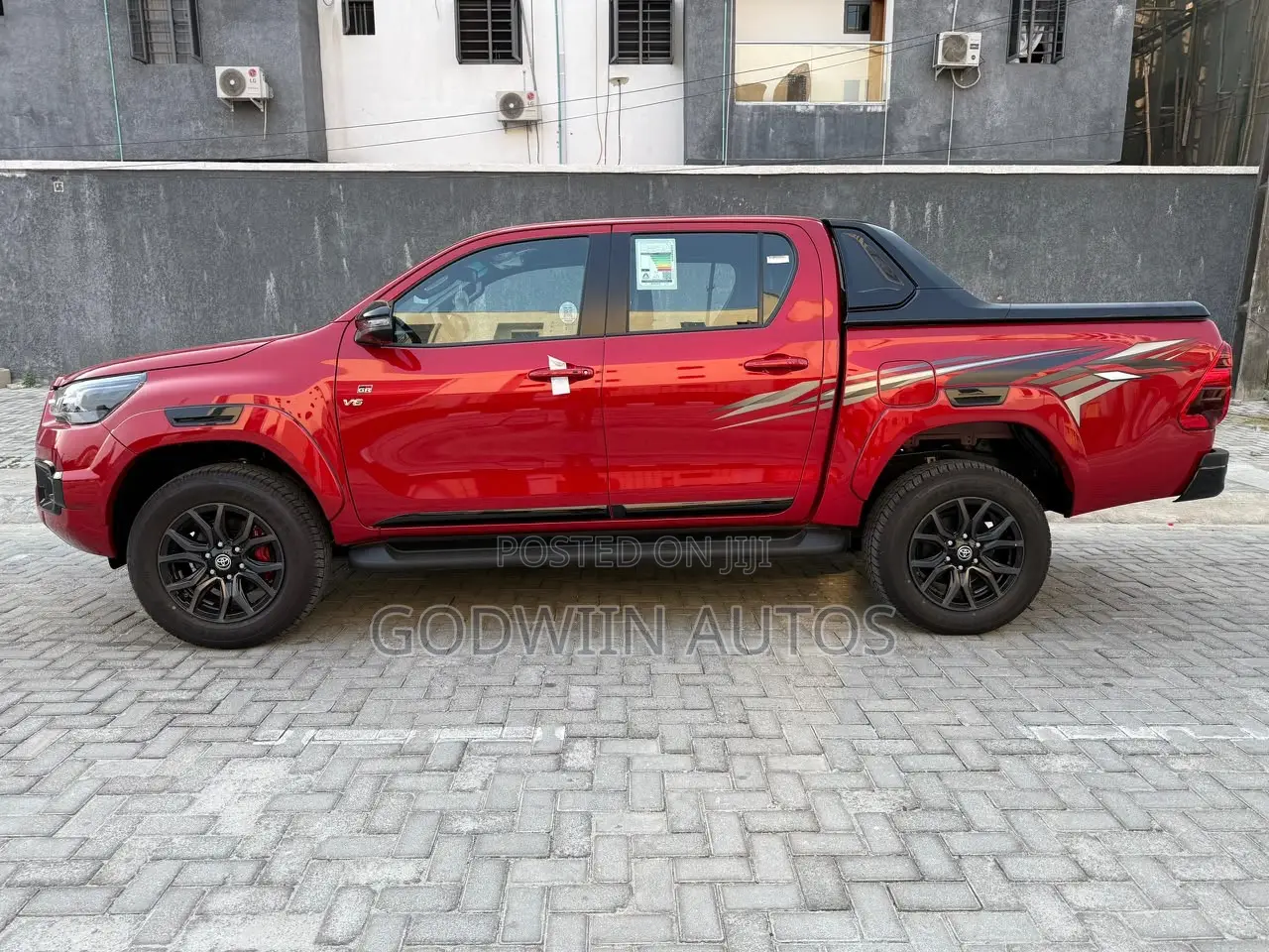 New Toyota Hilux 2023 Red