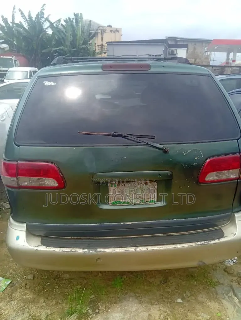 Toyota Sienna 2001 Green