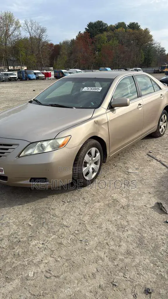 Toyota Camry LE 4dr Sedan (2.4L 4cyl 5A) 2009 Gold