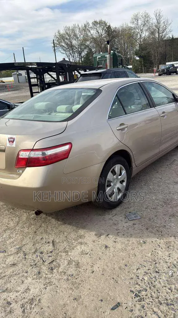 Toyota Camry LE 4dr Sedan (2.4L 4cyl 5A) 2009 Gold