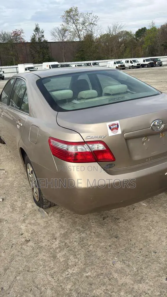 Toyota Camry LE 4dr Sedan (2.4L 4cyl 5A) 2009 Gold