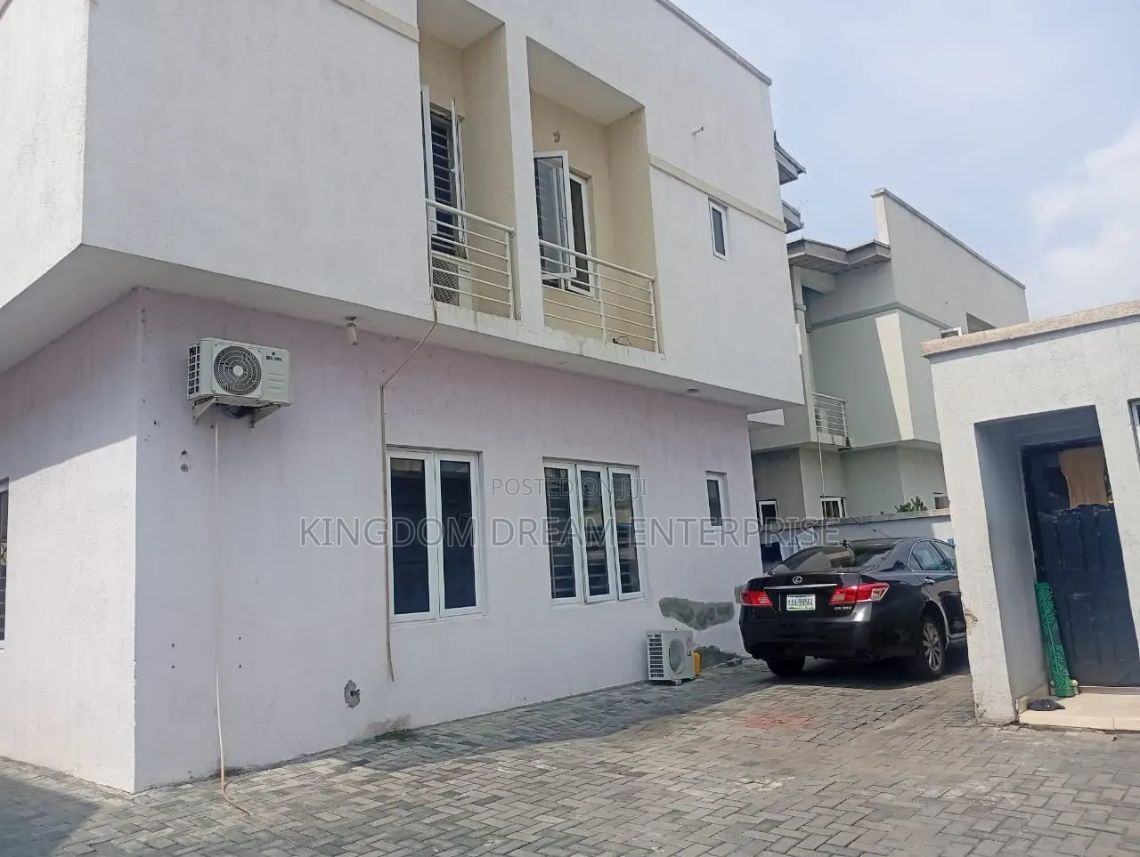 3bdrm Block of Flats in Lekki Phase 1 Right for sale