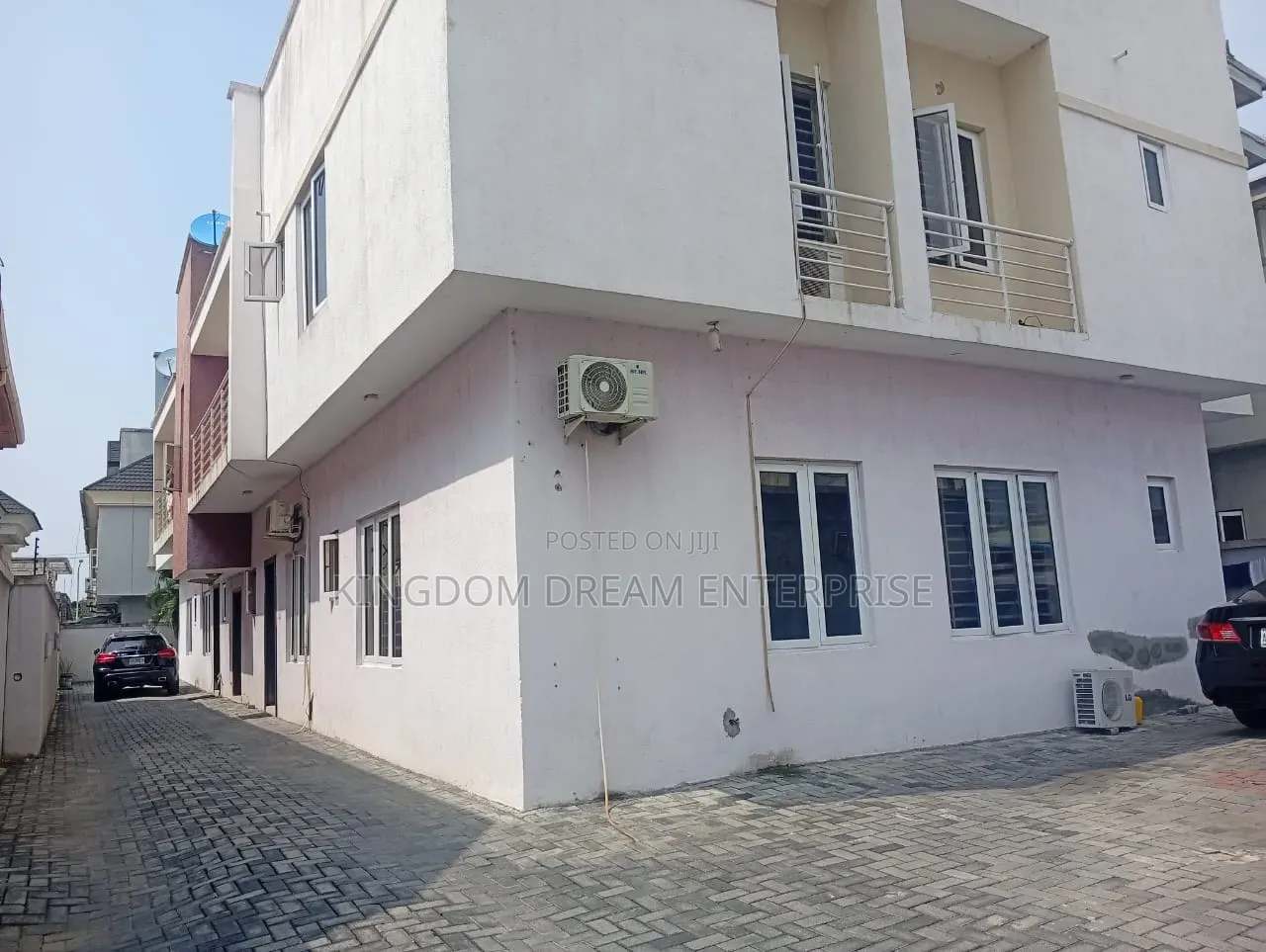 3bdrm Block of Flats in Lekki Phase 1 Right for sale