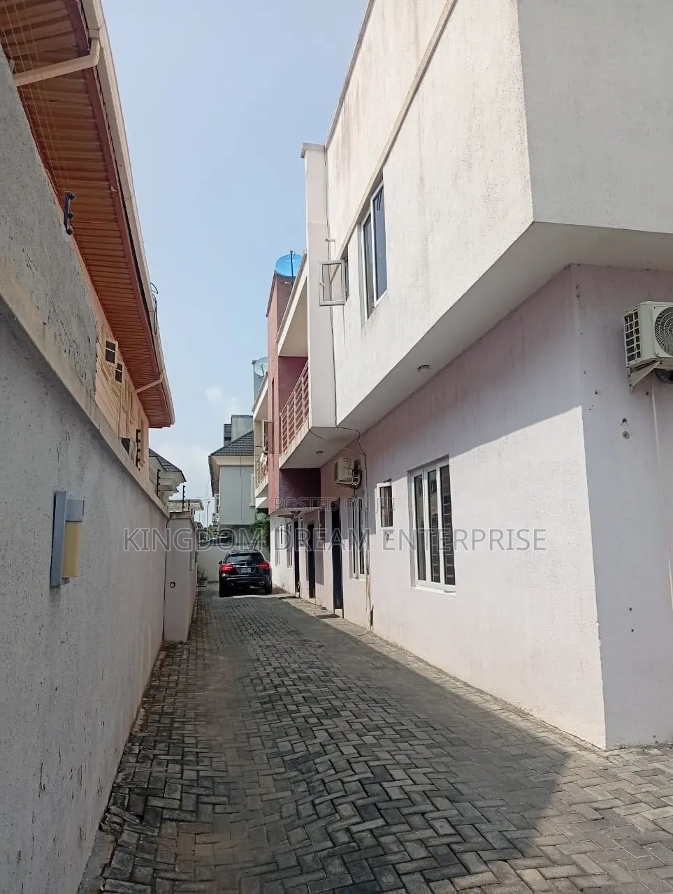 3bdrm Block of Flats in Lekki Phase 1 Right for sale
