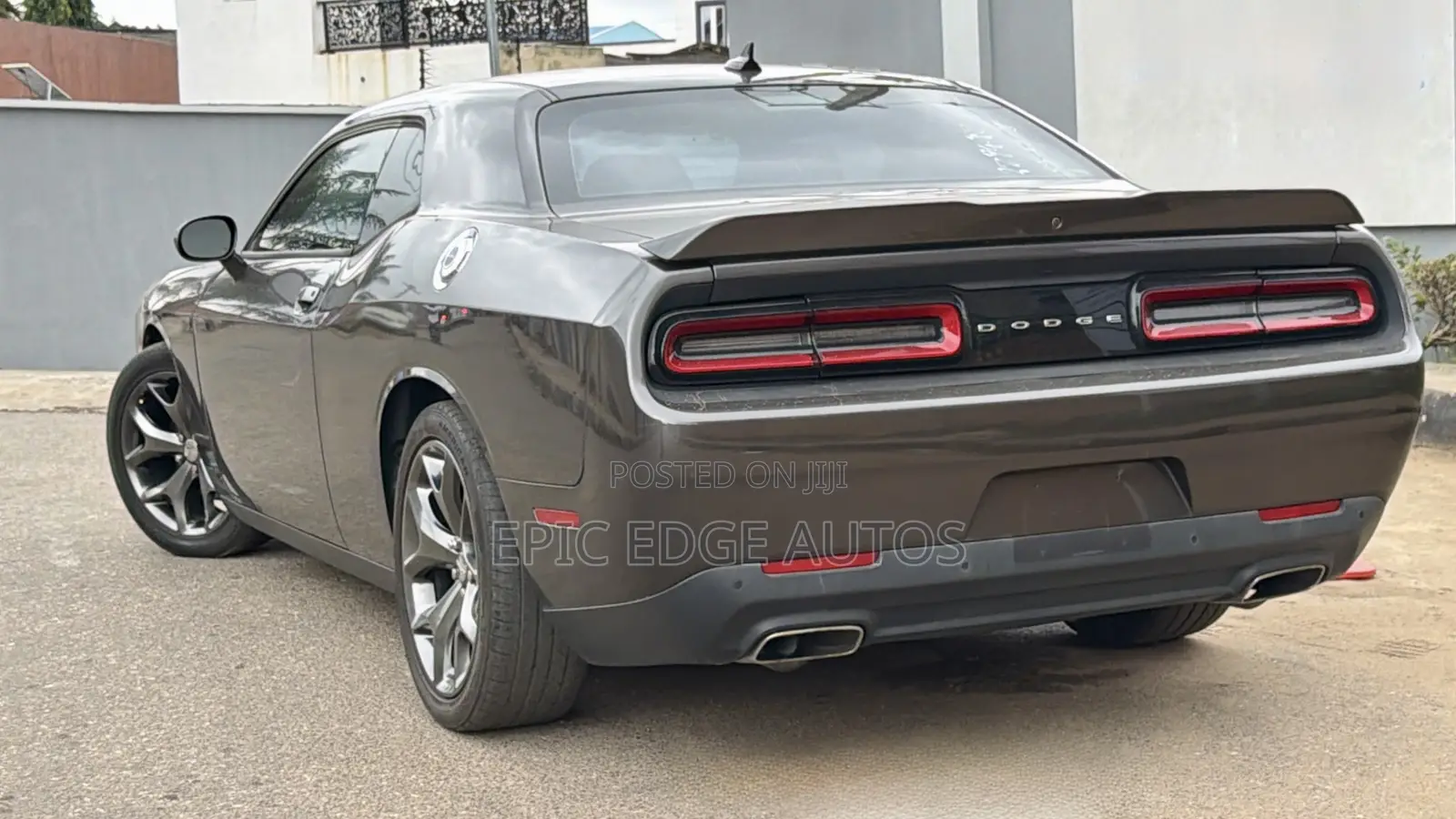 Dodge Challenger SXT RWD 2017 Brown