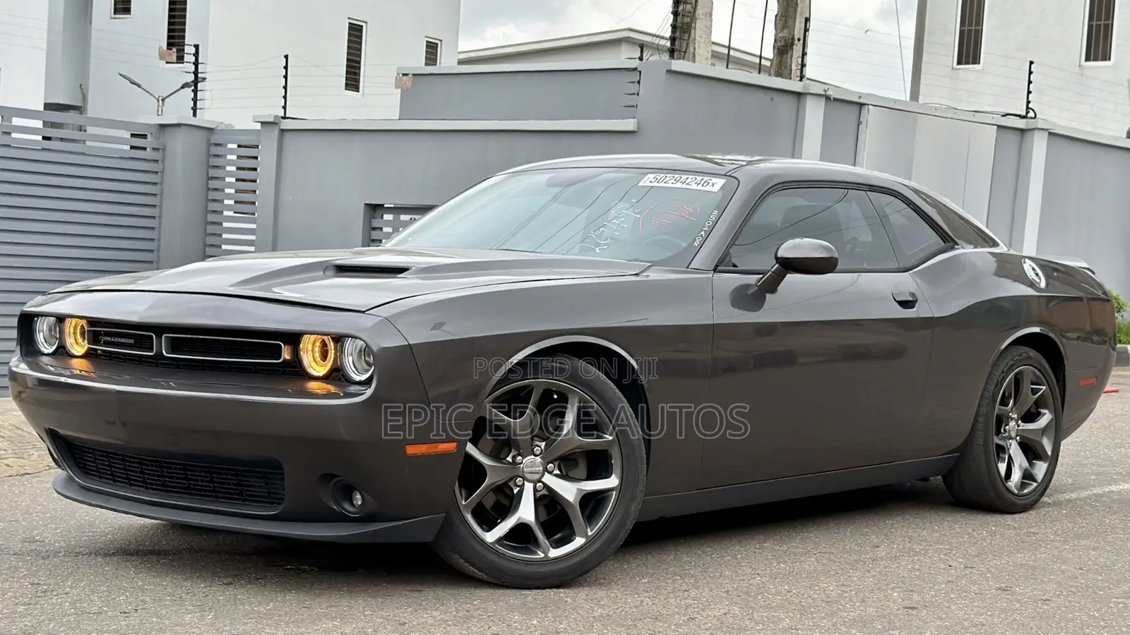 Dodge Challenger SXT RWD 2017 Brown