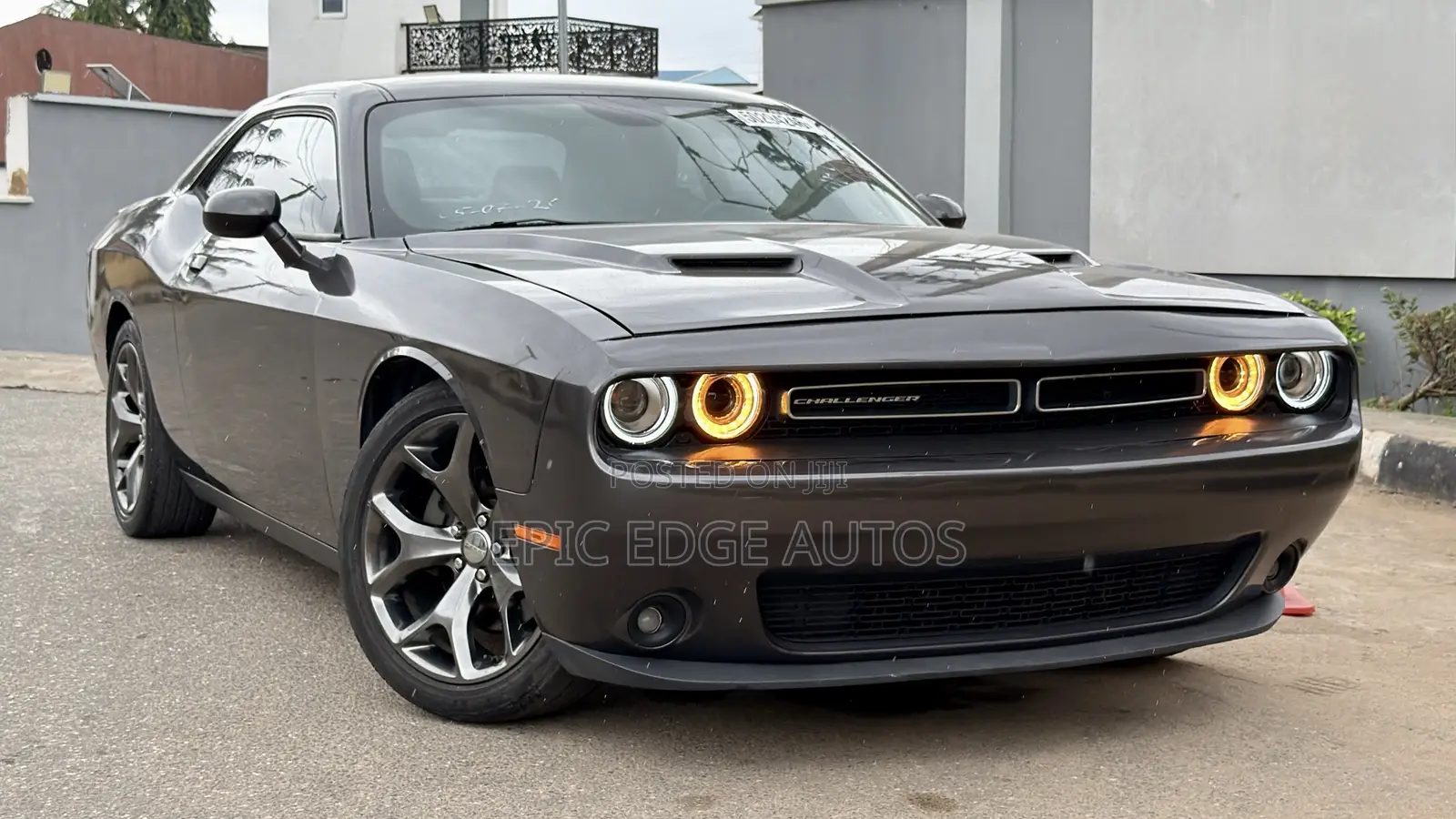 Dodge Challenger SXT RWD 2017 Brown