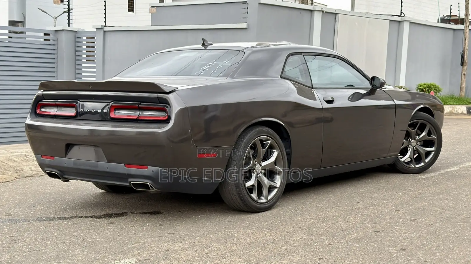 Dodge Challenger SXT RWD 2017 Brown