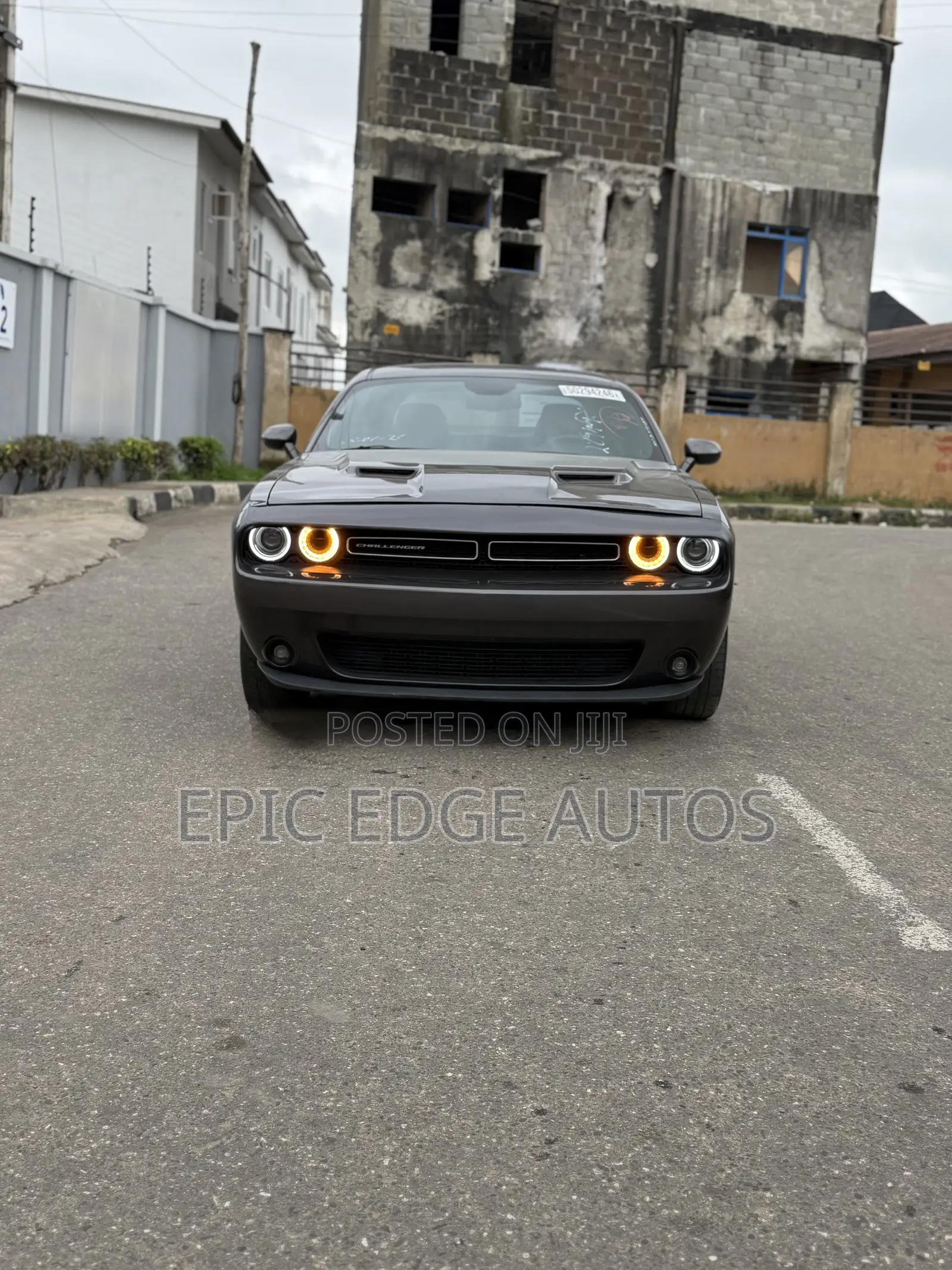 Dodge Challenger SXT RWD 2017 Brown