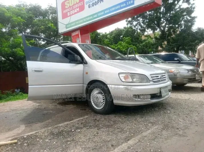 Toyota Picnic 2.0 FWD 2005 Silver