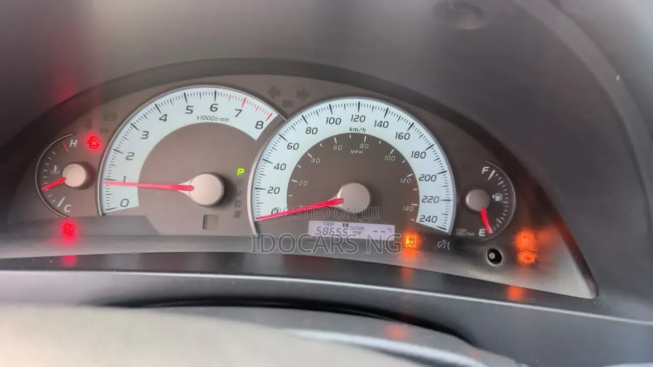 Toyota Camry SE 4dr Sedan (2.5L 4cyl 6AM) 2010 Gray