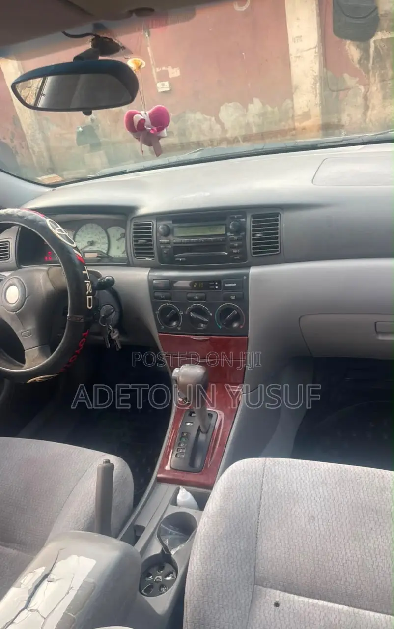 Toyota Corolla 2004 Gray