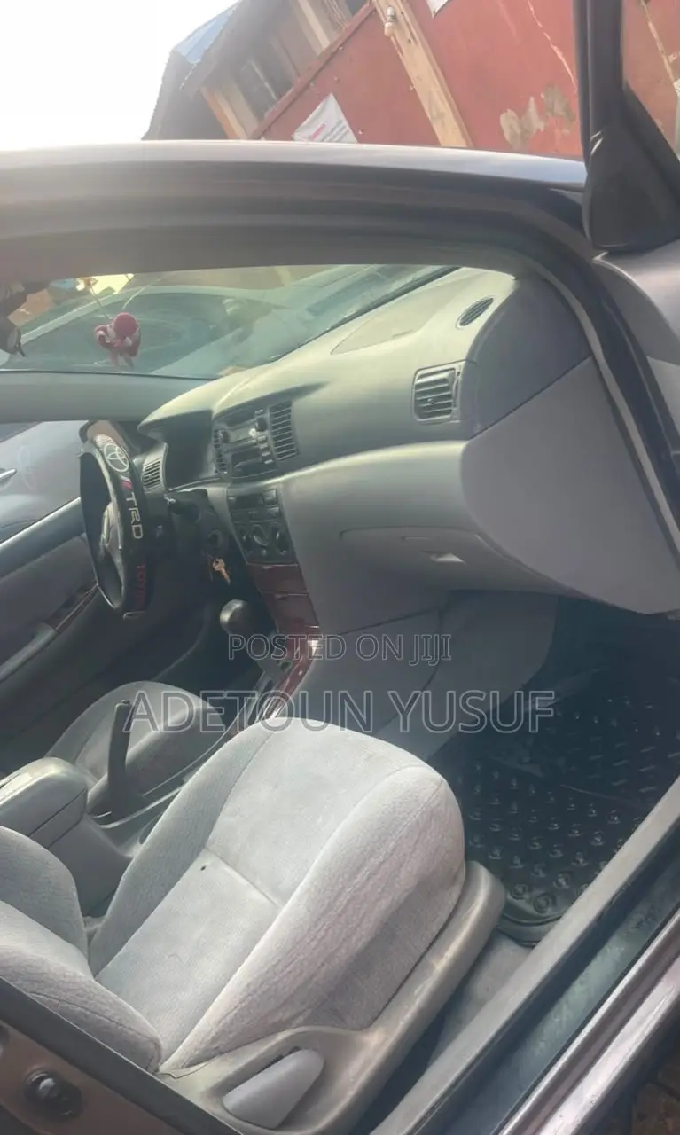 Toyota Corolla 2004 Gray
