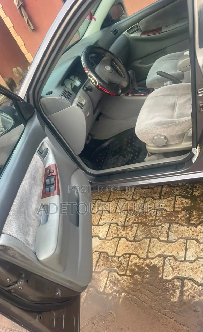 Toyota Corolla 2004 Gray