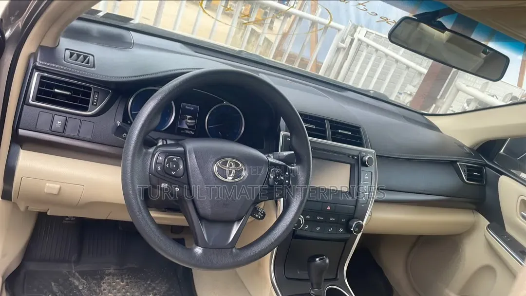 Toyota Camry 2017 Gold