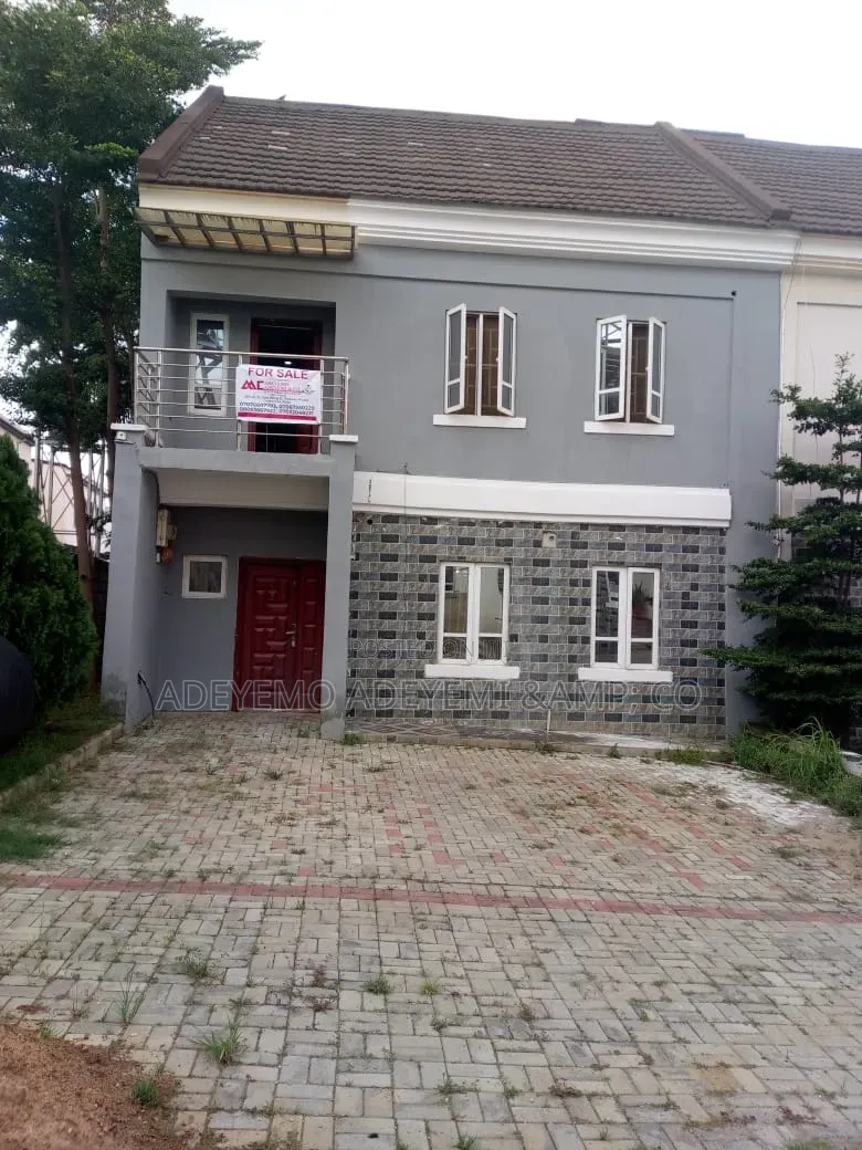 4bdrm Duplex in Rockvale Manors for sale