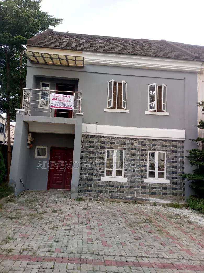4bdrm Duplex in Rockvale Manors for sale